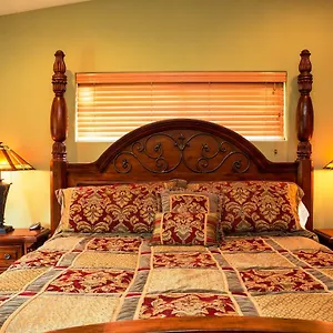 5-star Luxury Tahoe Cabin! Great Location! Pool Table!darts! Poker! Ping Pong! Games! Holiday home